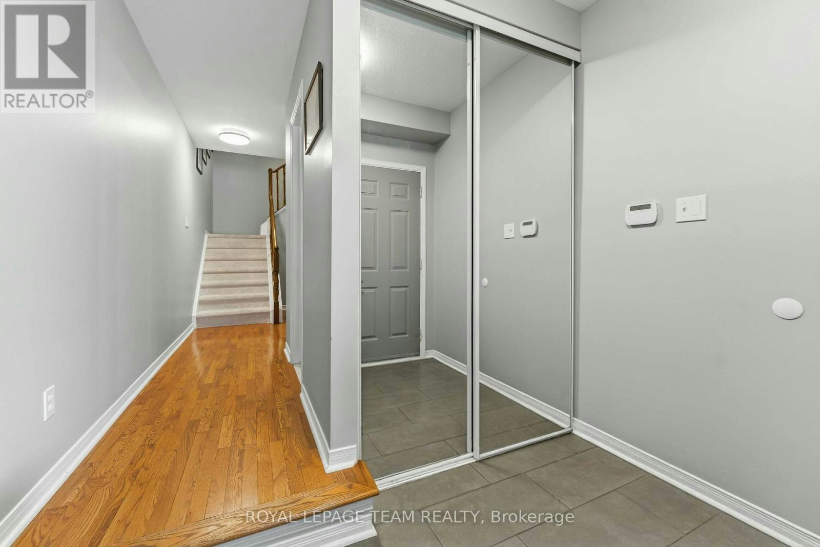 76 Hunter's Glen Crescent, Ottawa, ON, K1T 3R1 - 4