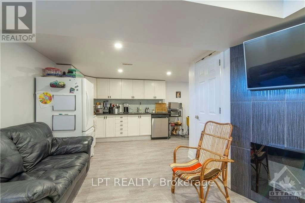 2-658 Sherbourne Road, Ottawa, ON, K2A 3H3 - 4