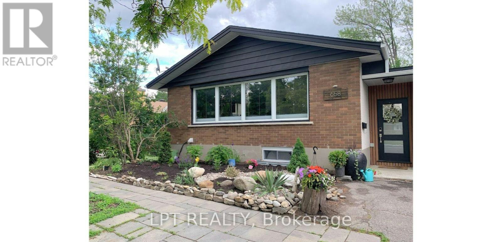 2-658 Sherbourne Road, Ottawa, ON, K2A 3H3