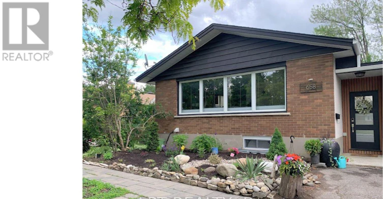 2-658 Sherbourne Road, Ottawa, ON, K2A 3H3