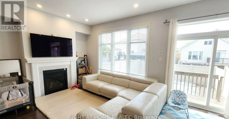 323 Alasken Drive, Ottawa, ON, K1T 0M3 - 2