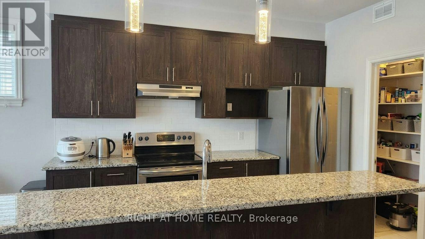 323 Alasken Drive, Ottawa, ON, K1T 0M3 - 3