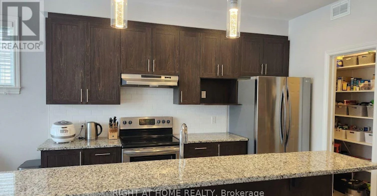323 Alasken Drive, Ottawa, ON, K1T 0M3 - 3