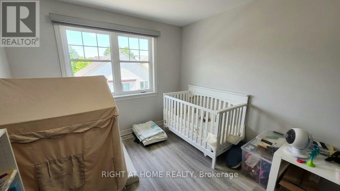 323 Alasken Drive, Ottawa, ON, K1T 0M3 - 9