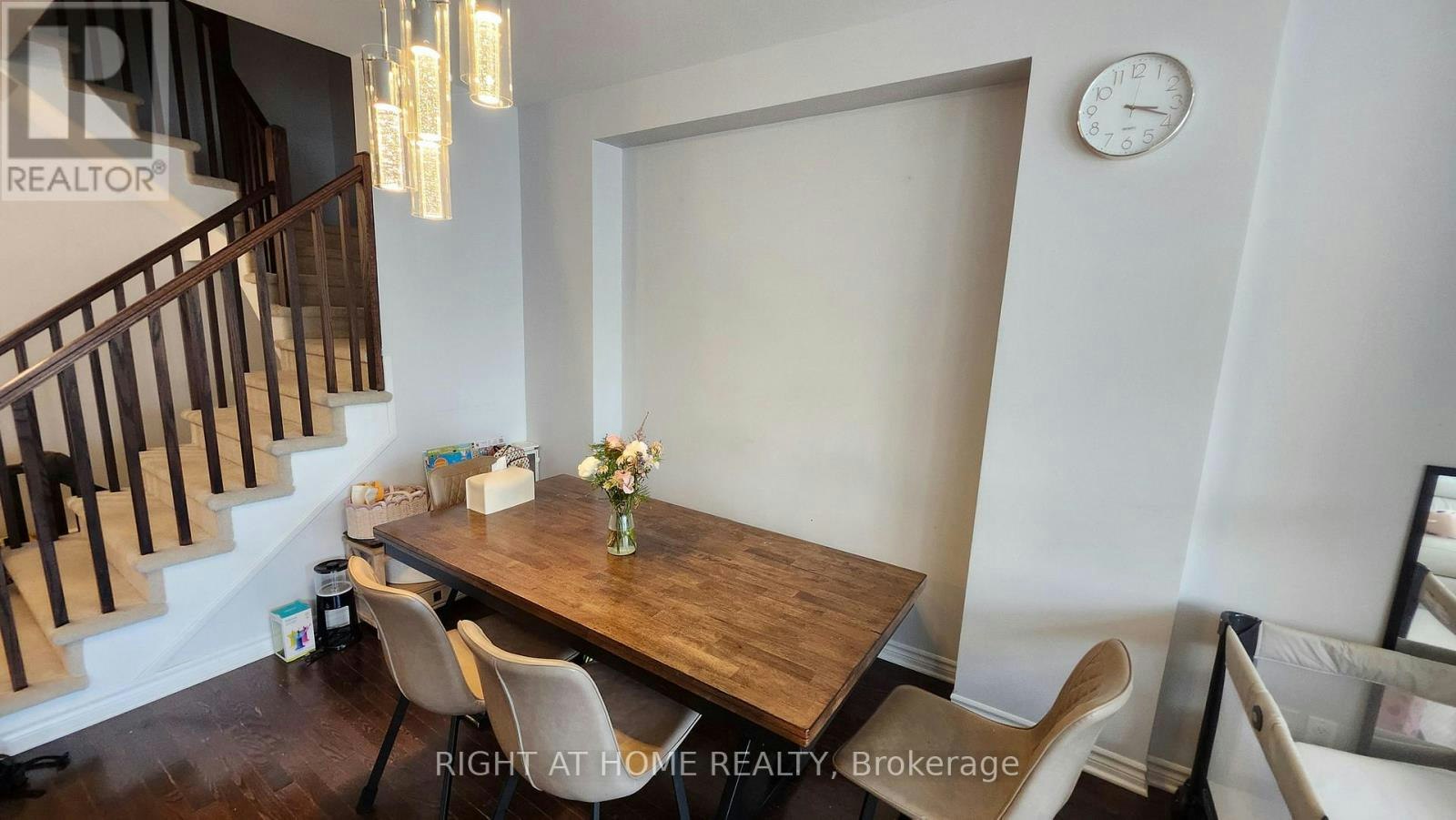 323 Alasken Drive, Ottawa, ON, K1T 0M3 - 4