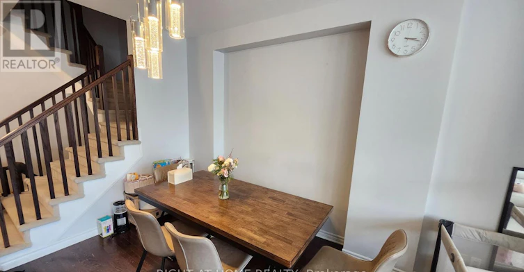 323 Alasken Drive, Ottawa, ON, K1T 0M3 - 4