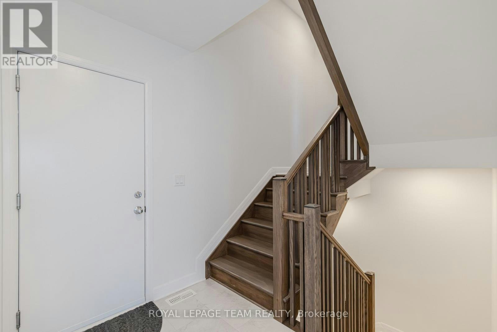 1407 Hemlock Road, Ottawa, ON, K1K 5A2 - 9