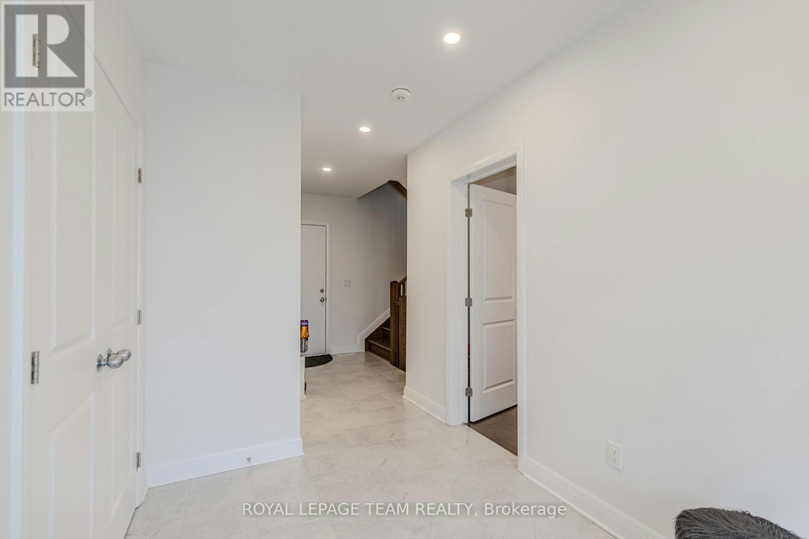 1407 Hemlock Road, Ottawa, ON, K1K 5A2 - 4