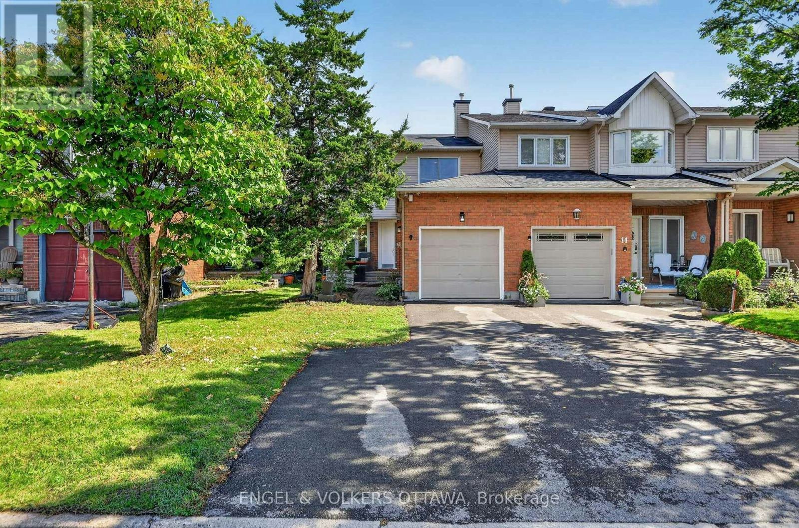 9 Streamwood Lane, Ottawa, ON, K1T 3R2