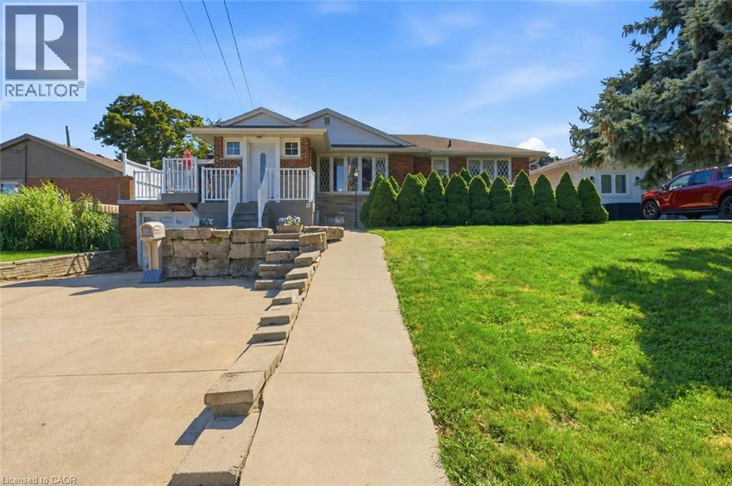13 Lakeside Drive, Grimsby, ON, L3M 2K8