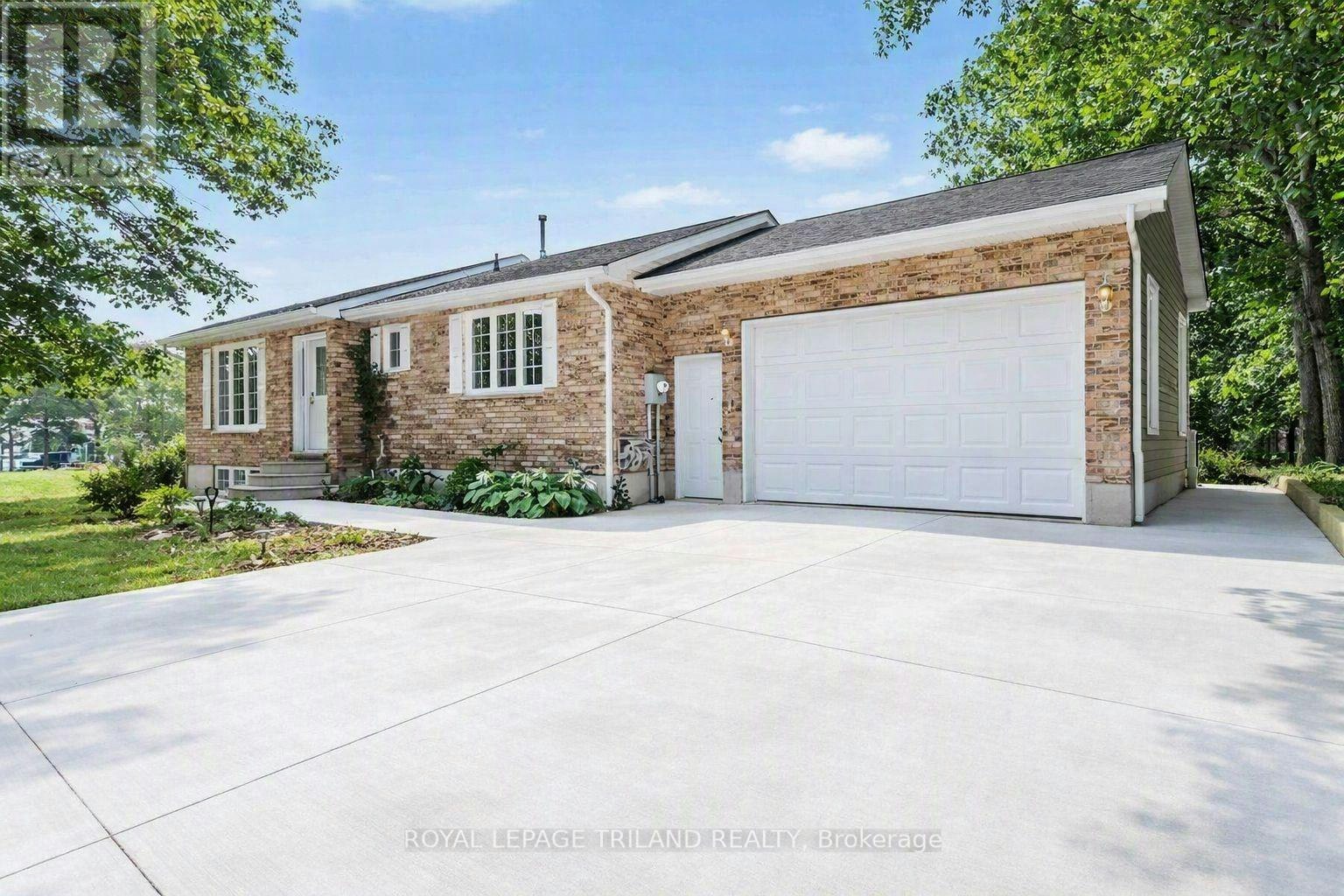 10234 Julie Avenue, Lambton Shores, ON, N0M 1T0
