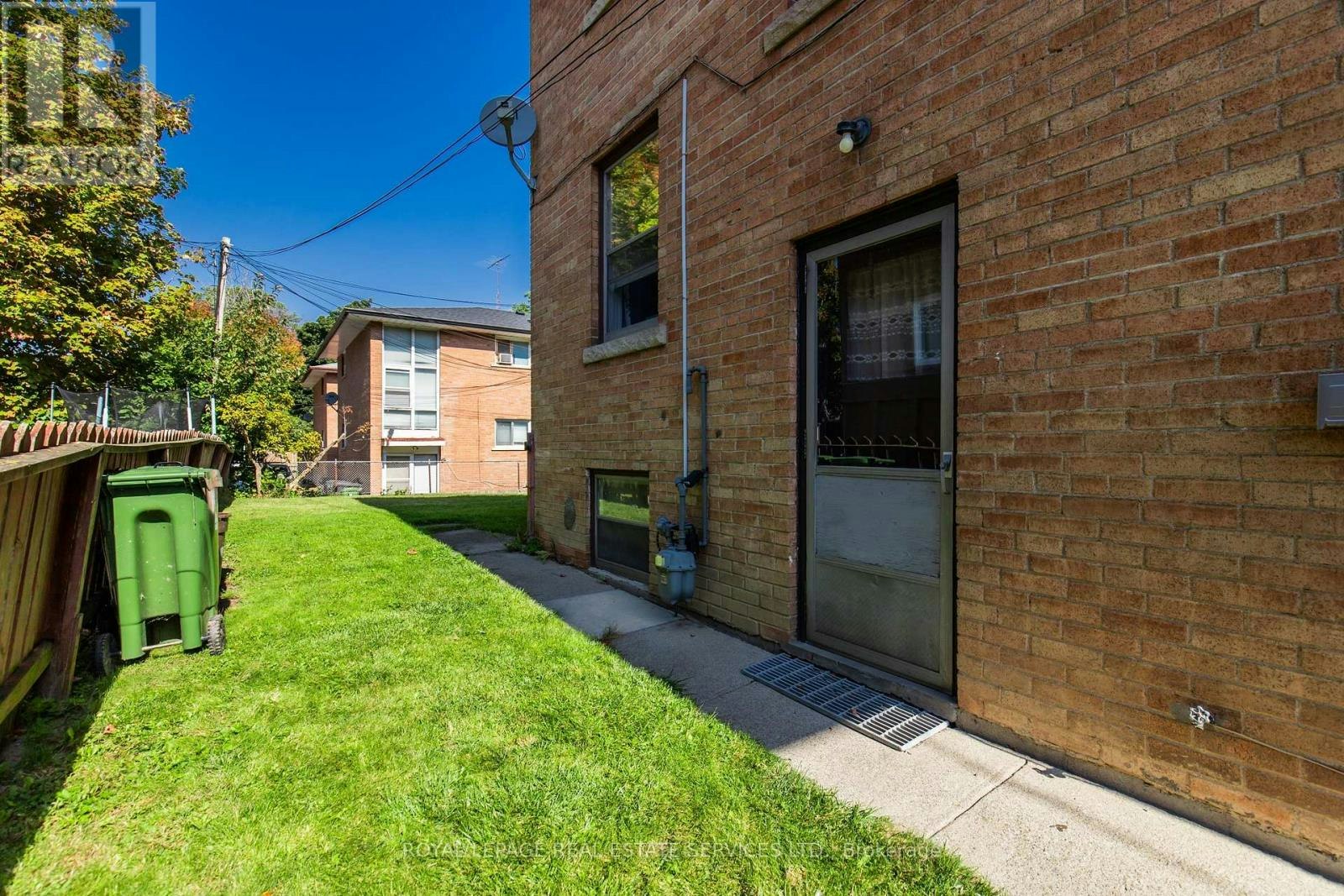 20 Park Boulevard, Toronto, ON, M8W 1G7 - 3