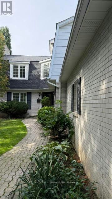 28 Pinnacle Road, Toronto, ON, M2L 2V8 - 3