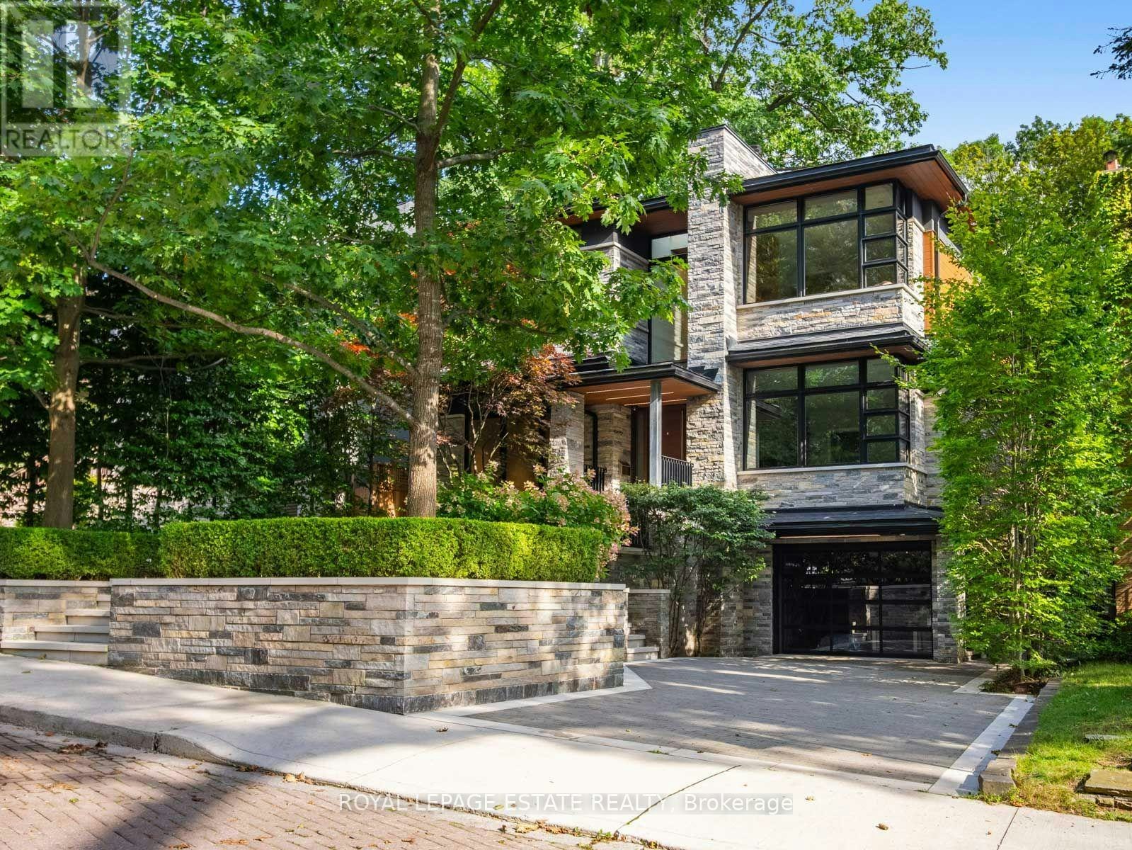 11 Pine Crescent, Toronto, ON, M4E 1L1