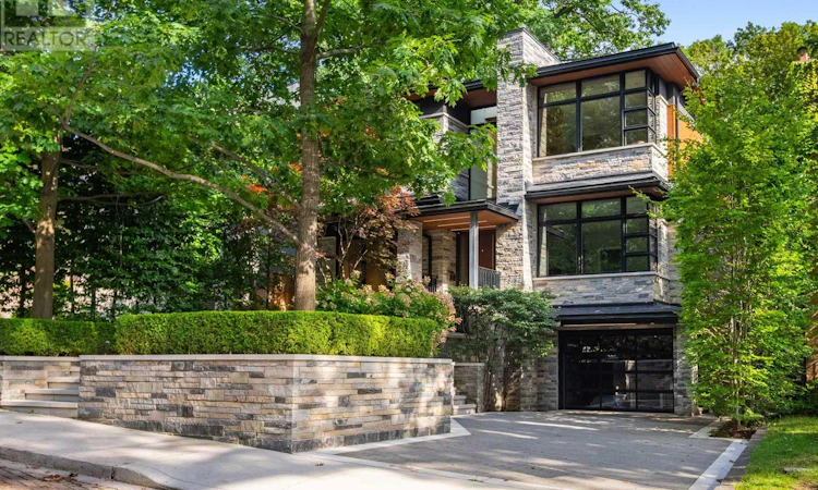 11 Pine Crescent