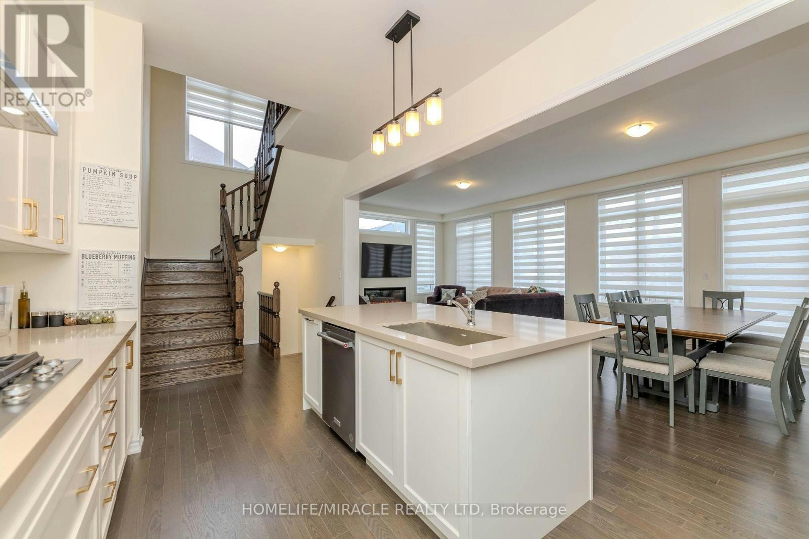89 Halldorson Avenue, Aurora, ON, L4G 7Z4 - 11