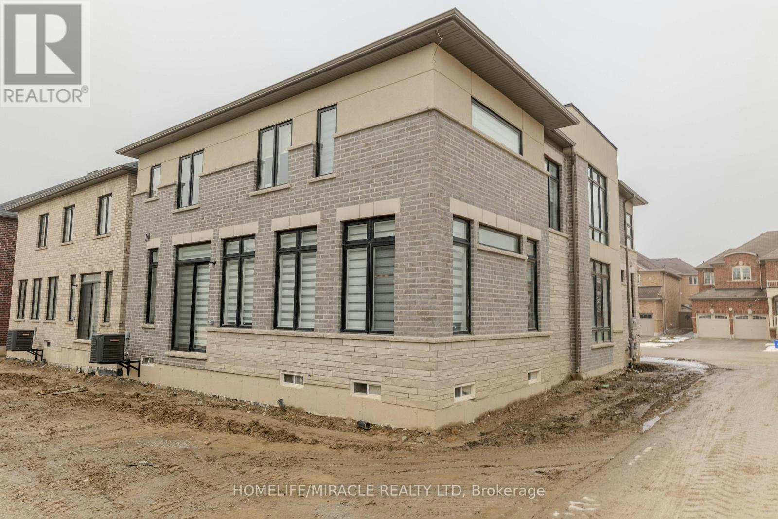 89 Halldorson Avenue, Aurora, ON, L4G 7Z4 - 3