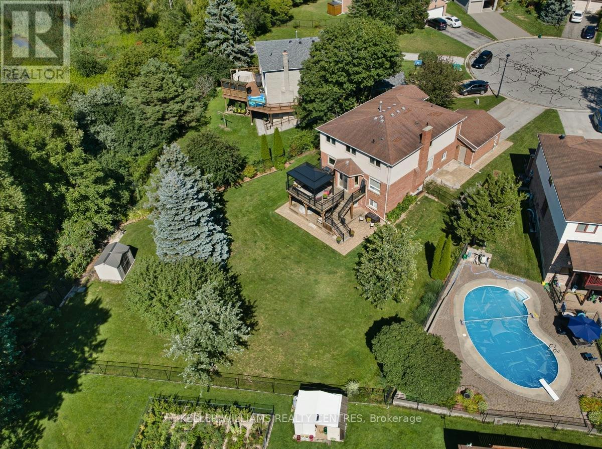 468 Dorchester Court, Newmarket, ON, L3Y 7Z7
