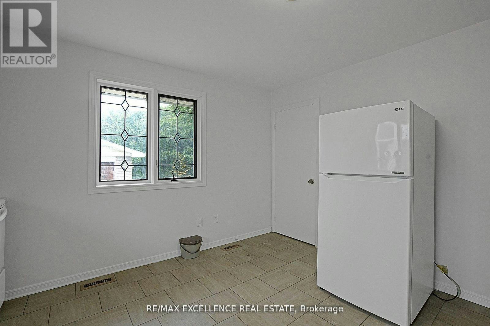 UPPER-1595 Borden Street, London, ON, N5W 2P9 - 22