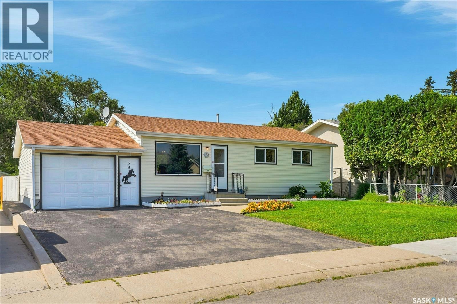 54 Klaehn Crescent, Saskatoon, SK, S7L 4G5