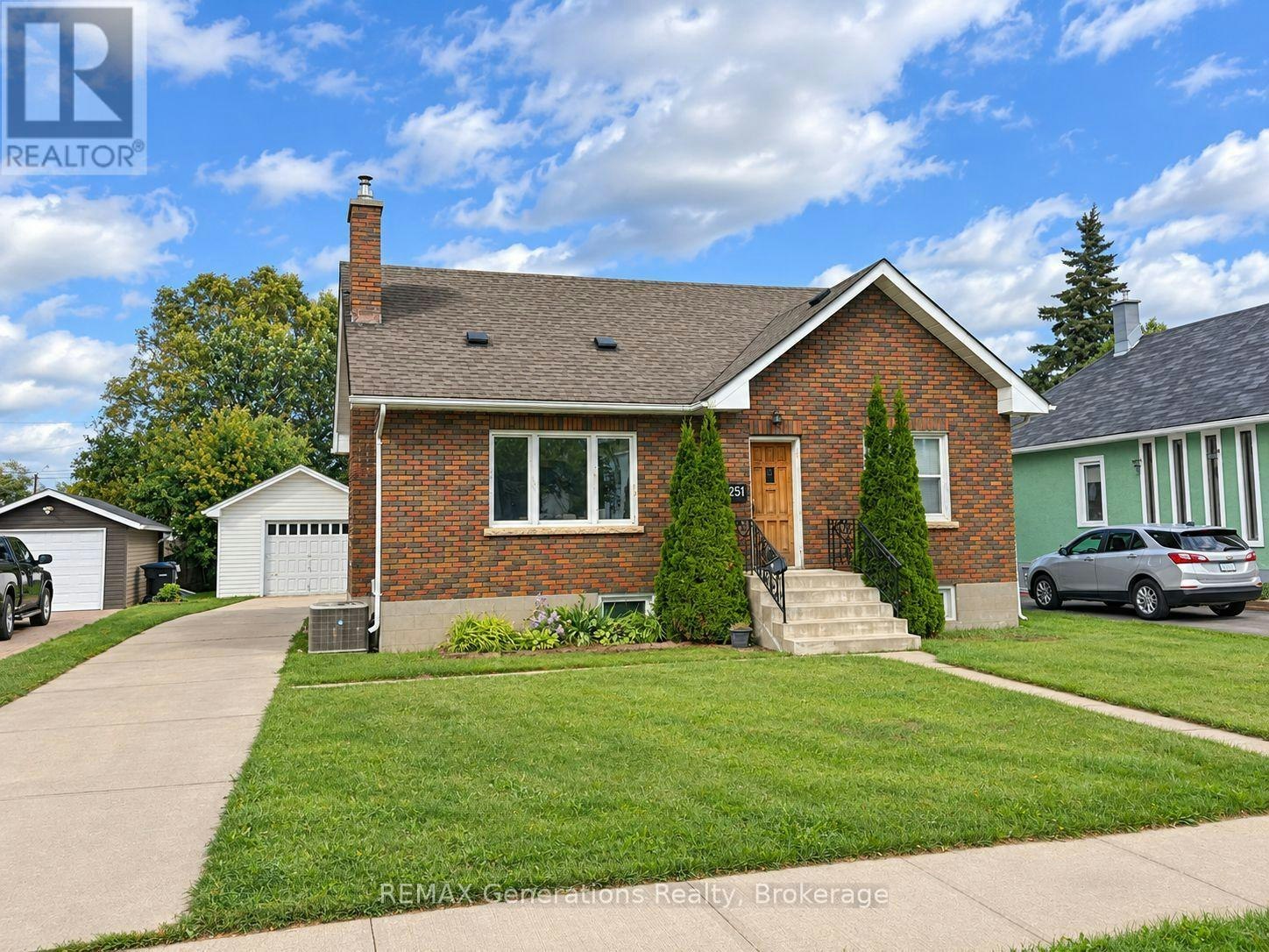 251 Francis Street W, Thunder Bay, ON, P7C 4C1