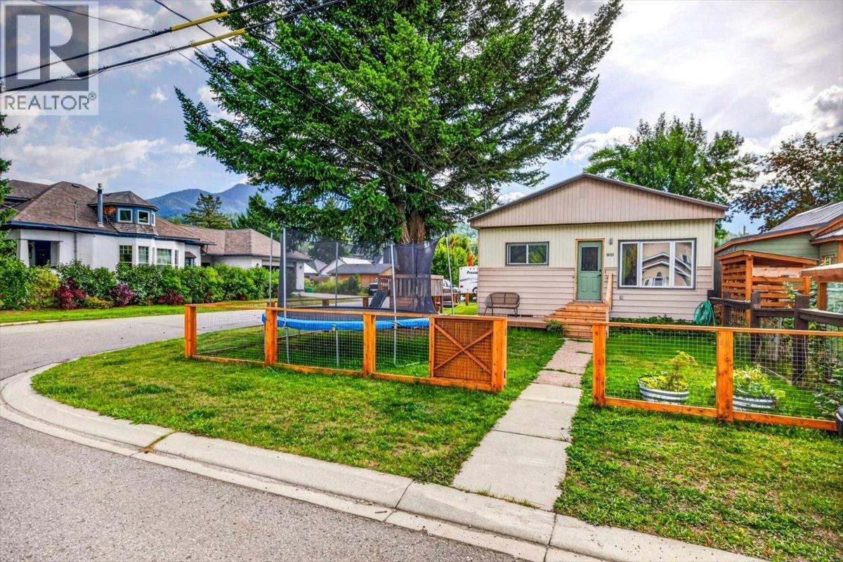 1092 5th Avenue, Fernie, BC, V0B 1M0