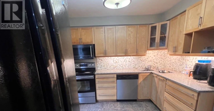 6 Roehampton Crescent W, Brampton, ON, L6Y 2R4 - 6