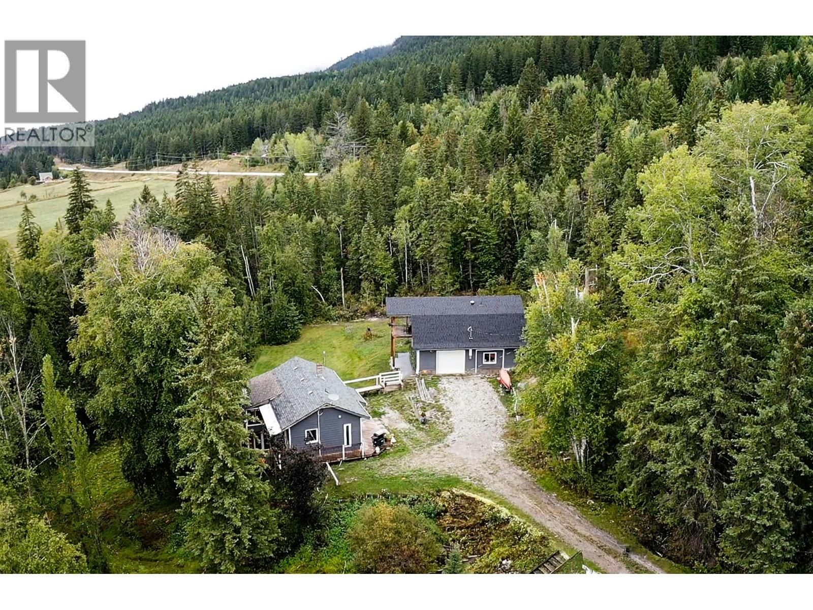 2529 95 Highway, Brisco, BC, V0A 1B0