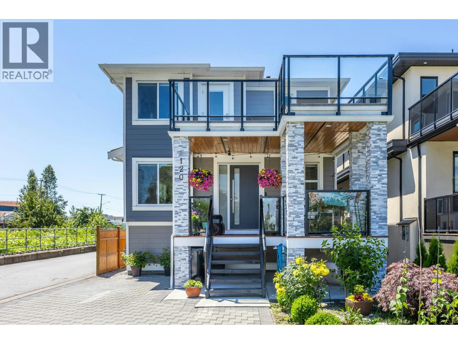 120 Howes Street, New Westminster, BC, V3M 0L8