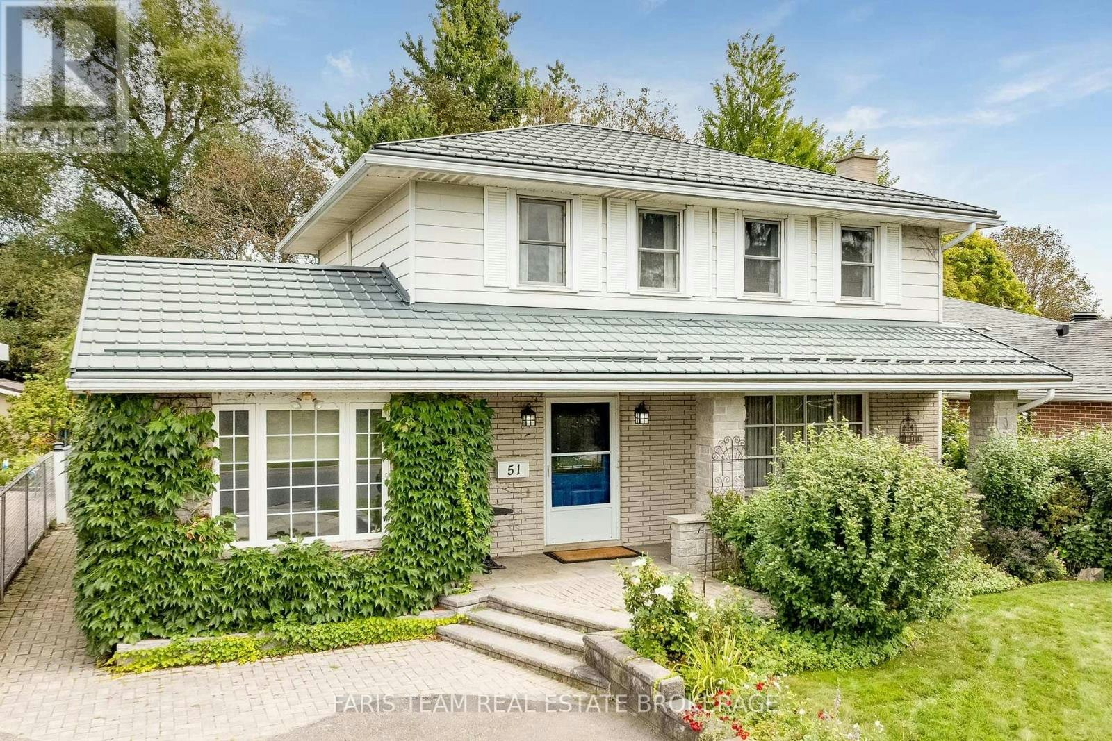 51 Davies Crescent, Barrie, ON, L4M 2M4
