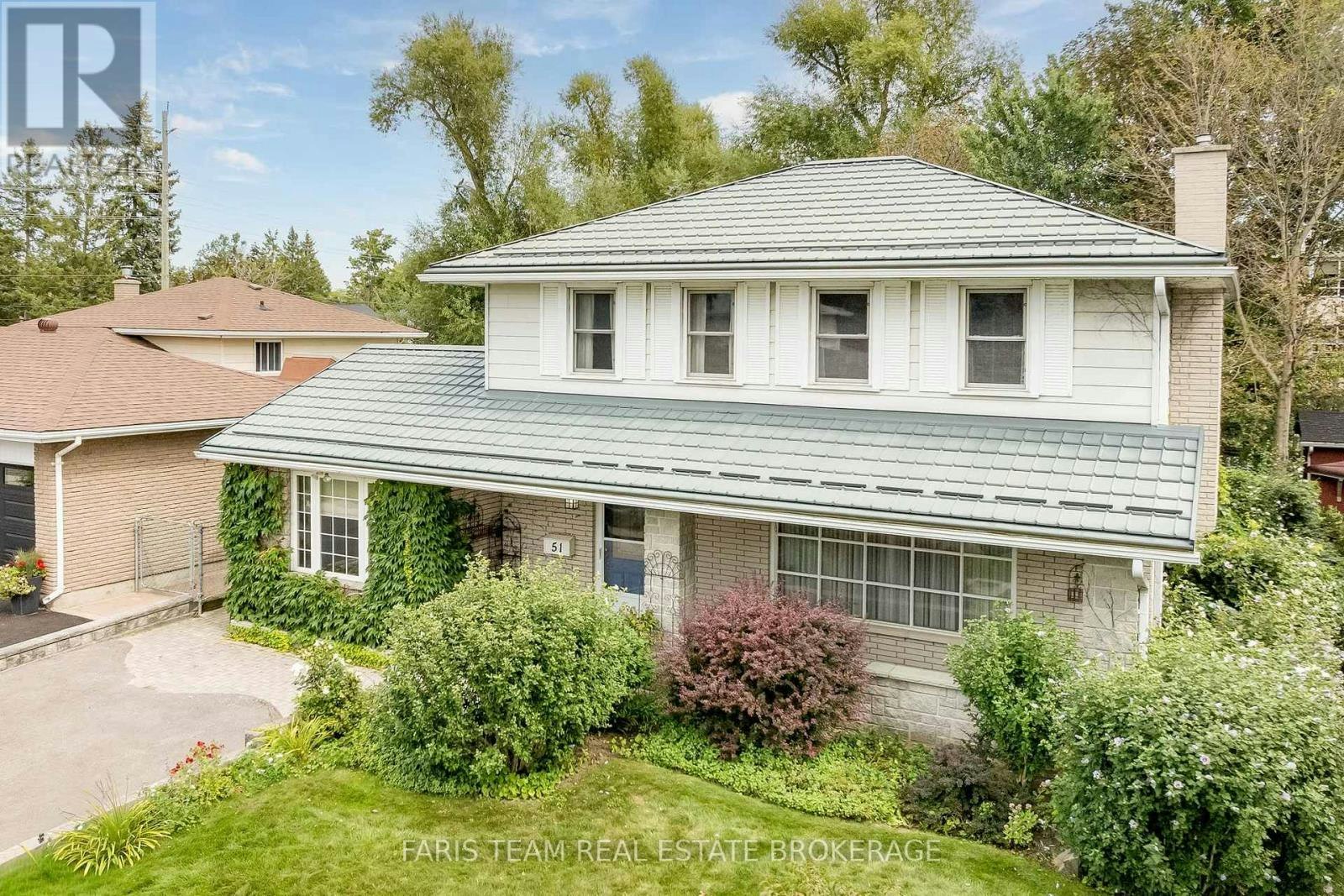 51 Davies Crescent, Barrie, ON, L4M 2M4