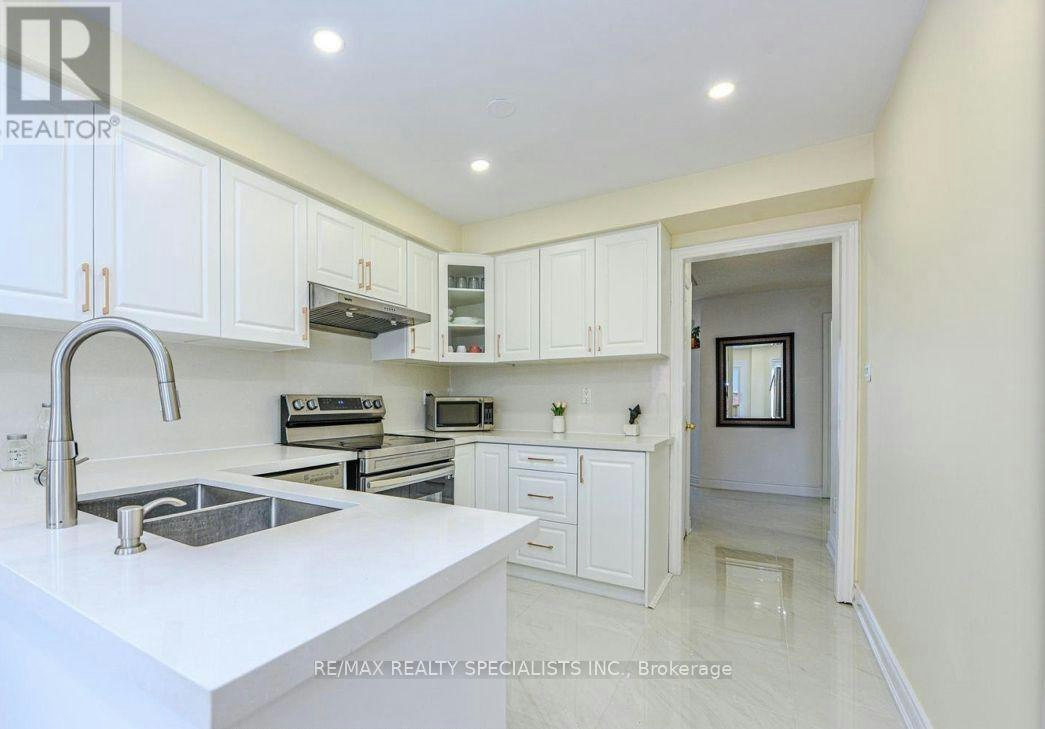 UPPER-6828 Gracefield Drive, Mississauga, ON, L5N 6T6 - 6