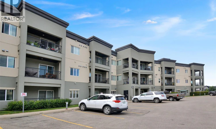 205-110 Hampton Circle