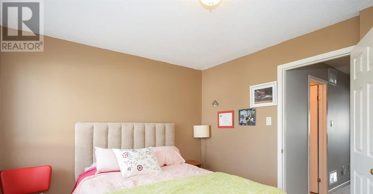 12 Manhattan Crescent, Ottawa, ON, K2C 4B4 - 21