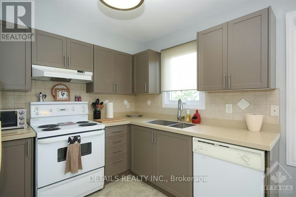 12 Manhattan Crescent, Ottawa, ON, K2C 4B4 - 15