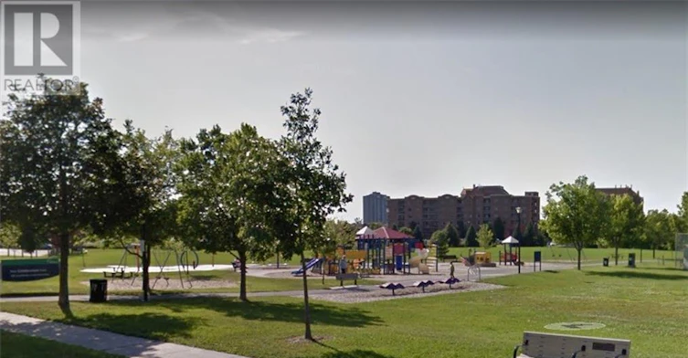 12 Manhattan Crescent, Ottawa, ON, K2C 4B4 - 4