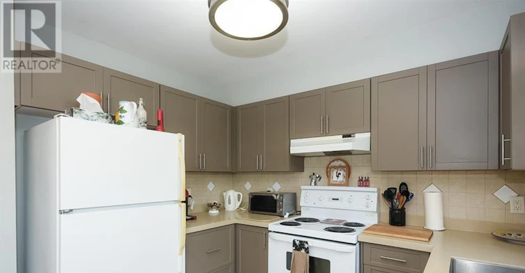 12 Manhattan Crescent, Ottawa, ON, K2C 4B4 - 14