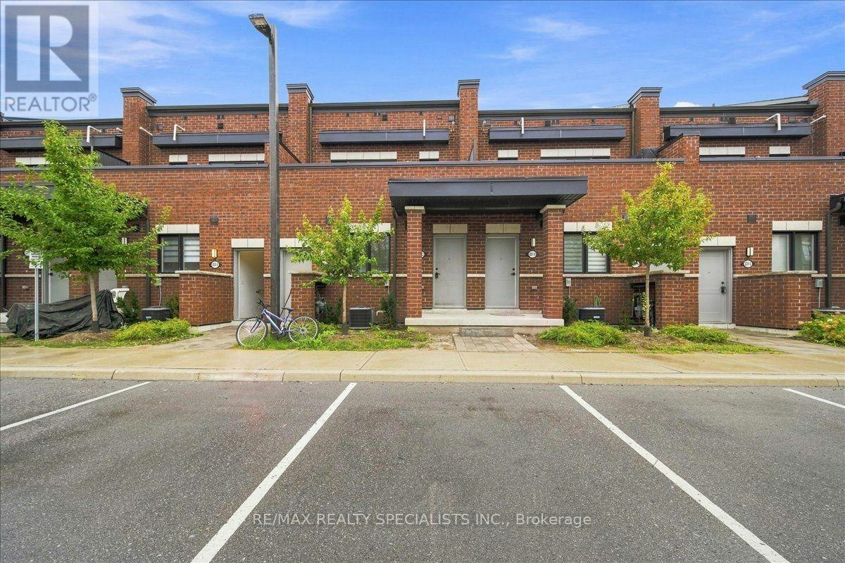 13-220 Dissette Street, Bradford West Gwillimbury, ON, L3Z 4M2