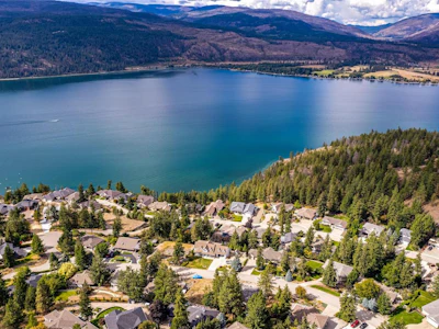 52 Peregrine Way - 2