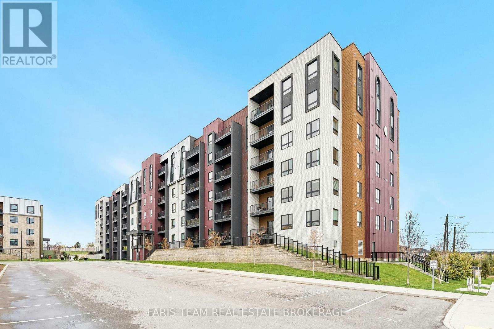 402-4 Spice Way, Barrie, ON, L9J 0M2