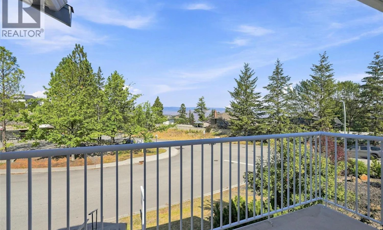 913 Greystone Crescent