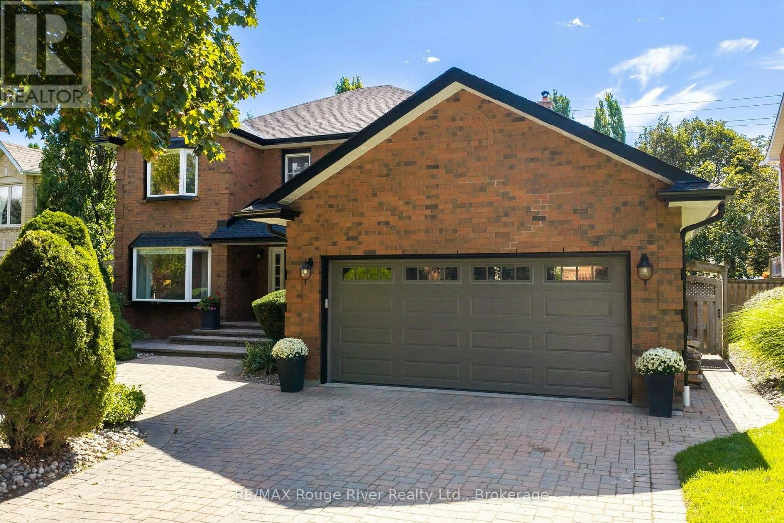 7 Lyndhurst Crescent, Whitby, ON, L1R 1E4