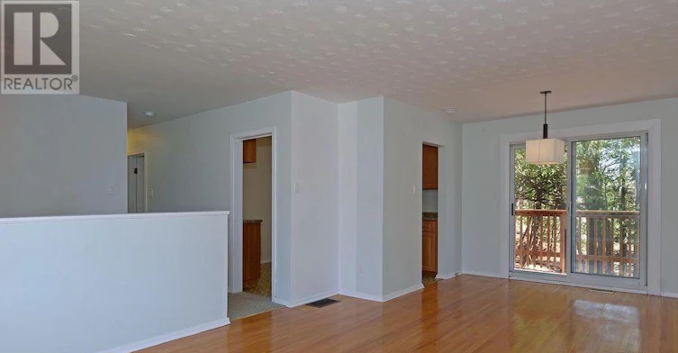 MAIN Floor 4 Wallis Drive, Peterborough, ON, K9J 6B7 - 6