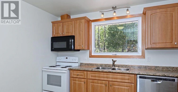 MAIN Floor 4 Wallis Drive, Peterborough, ON, K9J 6B7 - 4