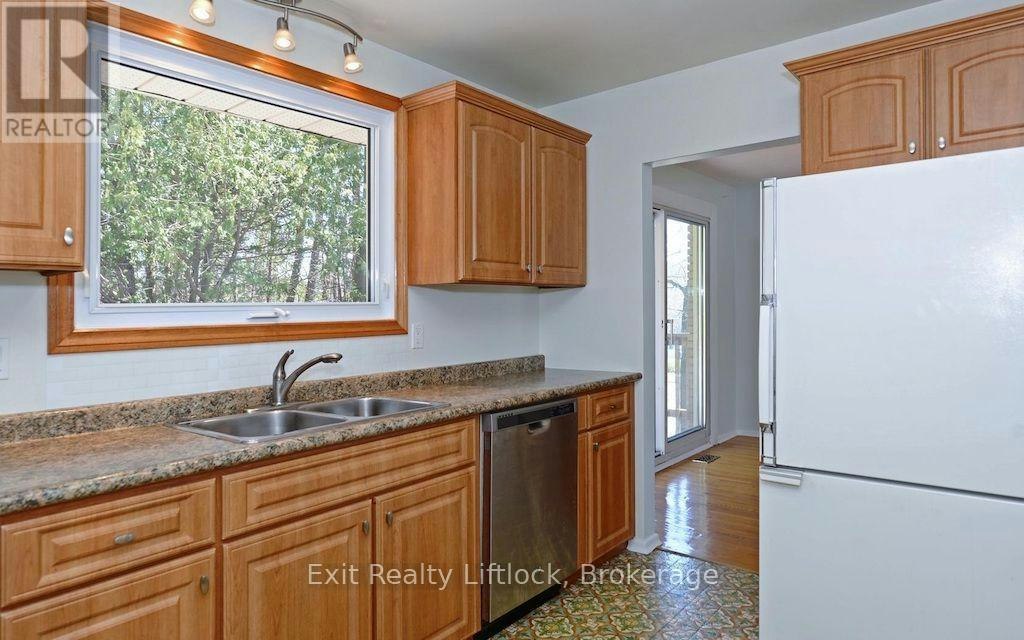 MAIN Floor 4 Wallis Drive, Peterborough, ON, K9J 6B7 - 5