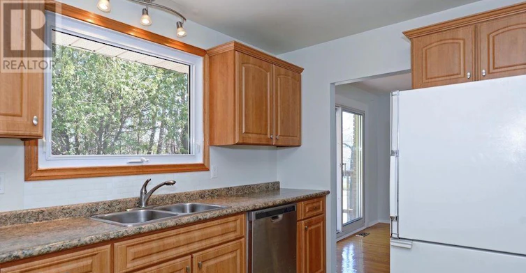 MAIN Floor 4 Wallis Drive, Peterborough, ON, K9J 6B7 - 5