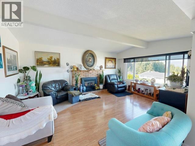 3740 Strathcona Avenue - 5