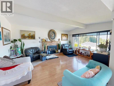 3740 Strathcona Avenue - 5