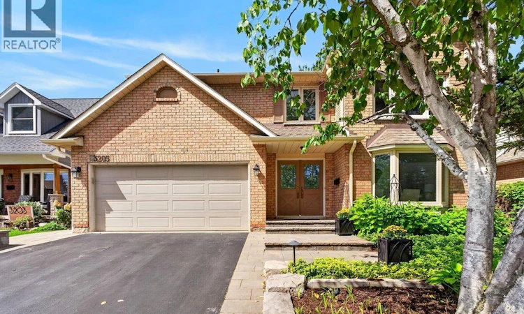 3205 Tania Crescent