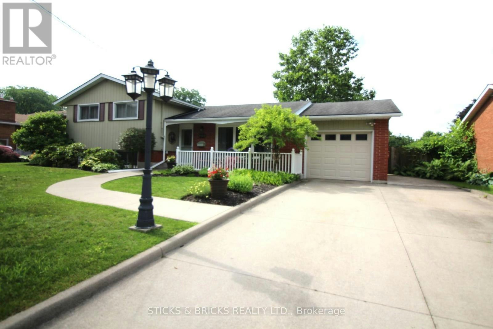 6762 Cherrygrove Road, Niagara Falls, ON, L2E 5M6